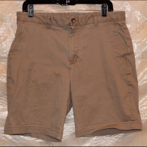 Men’s Vineyard Vines khaki shorts